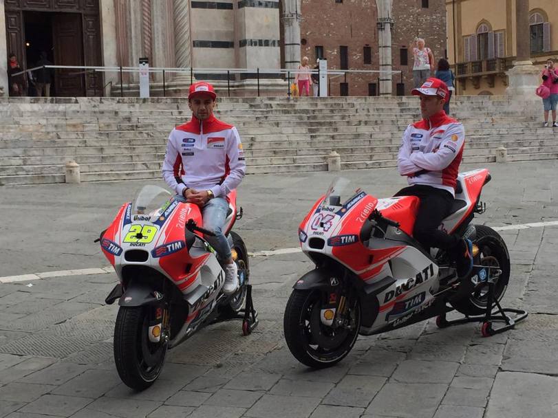 Iannone e Dovizioso con le due Ducati del team ufficiale